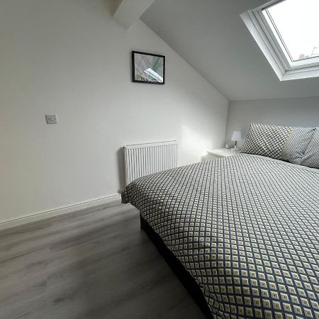 Ryan Air I Bnb - Lfc Apartments ลิเวอร์พูล ภายนอก รูปภาพ