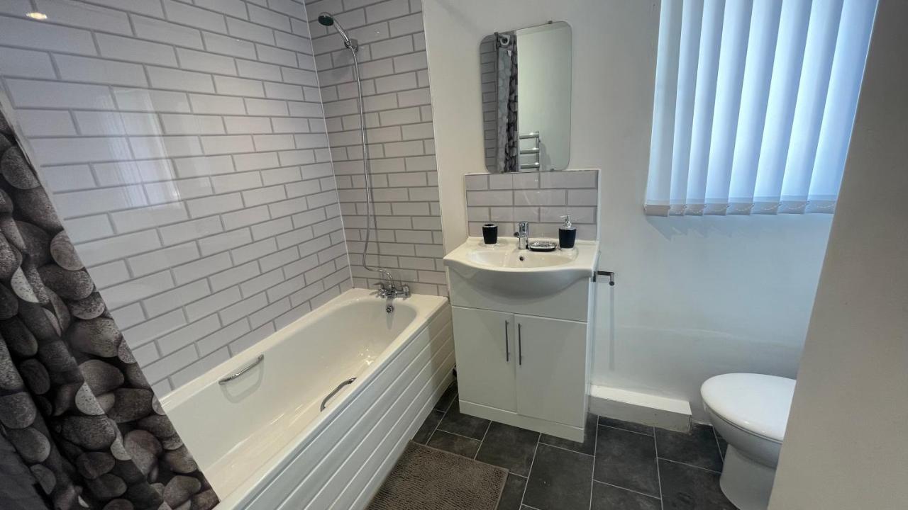 Ryan Air I Bnb - Lfc Apartments ลิเวอร์พูล ภายนอก รูปภาพ
