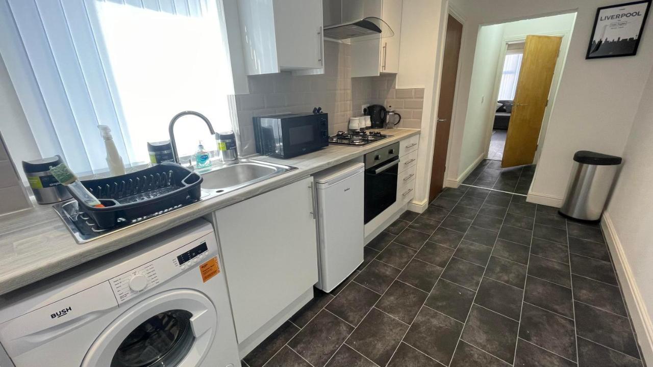 Ryan Air I Bnb - Lfc Apartments ลิเวอร์พูล ภายนอก รูปภาพ