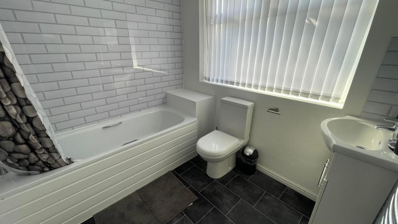 Ryan Air I Bnb - Lfc Apartments ลิเวอร์พูล ภายนอก รูปภาพ
