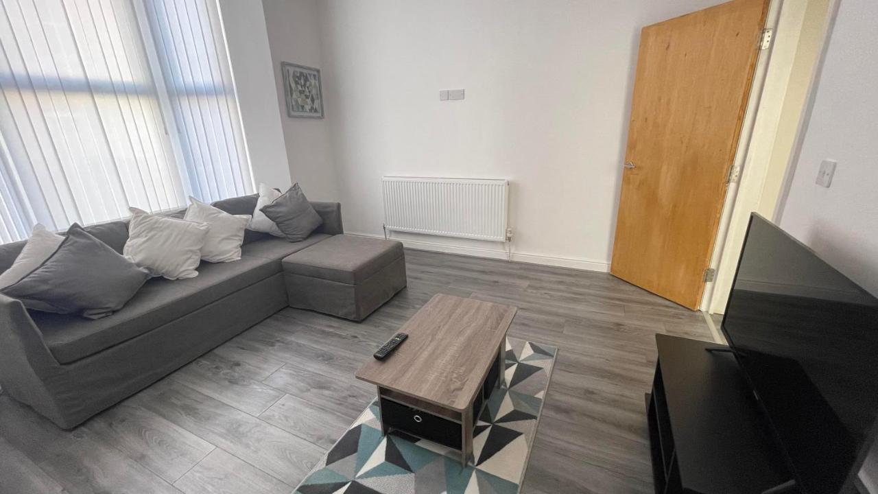 Ryan Air I Bnb - Lfc Apartments ลิเวอร์พูล ภายนอก รูปภาพ